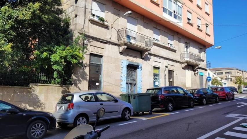 Local comercial en venta en Vigo, Traviesas photo 0