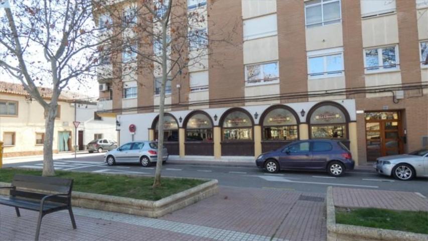 Local comercial en venta en Monzalbarba, Centro photo 0