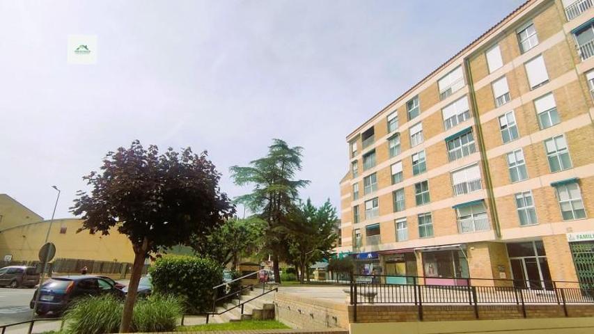 Local comercial en venta en Huesca, Sto.Domingo y S.Martín photo 0