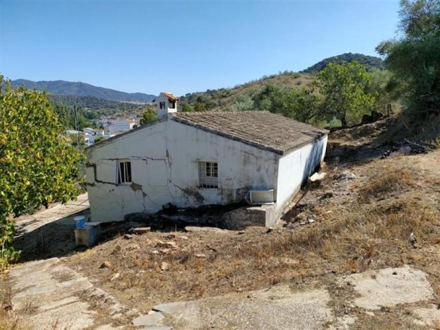 Casa con terreno en venta en Cortes de la Frontera photo 0