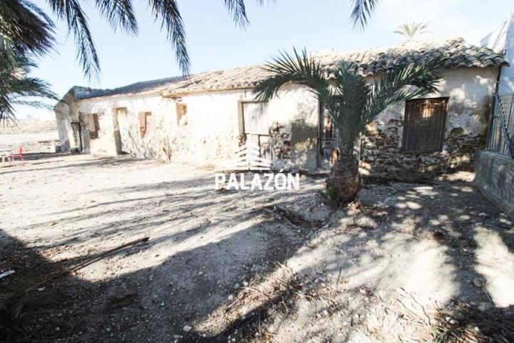 Casa con terreno en venta en Catral photo 0