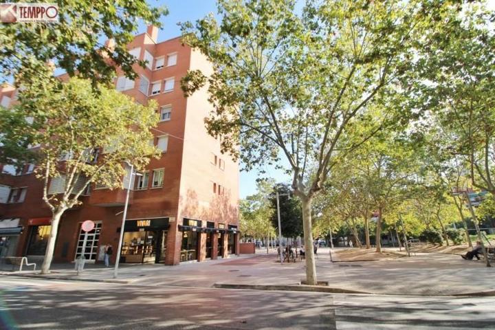 Local comercial en venta en Sabadell, Sol i Padris - Sant Oleguer photo 0