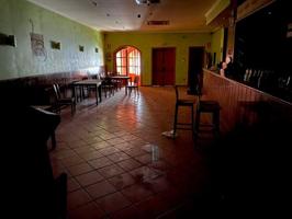 Local comercial en venta en Cubelles photo 0