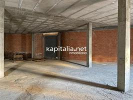 Local comercial en venta en Albaida, Centro photo 0