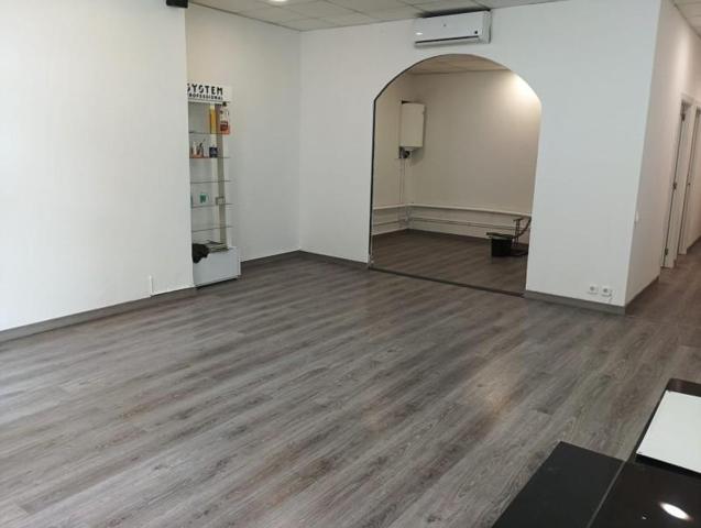 Local comercial en venta en Sabadell, Can rull photo 0