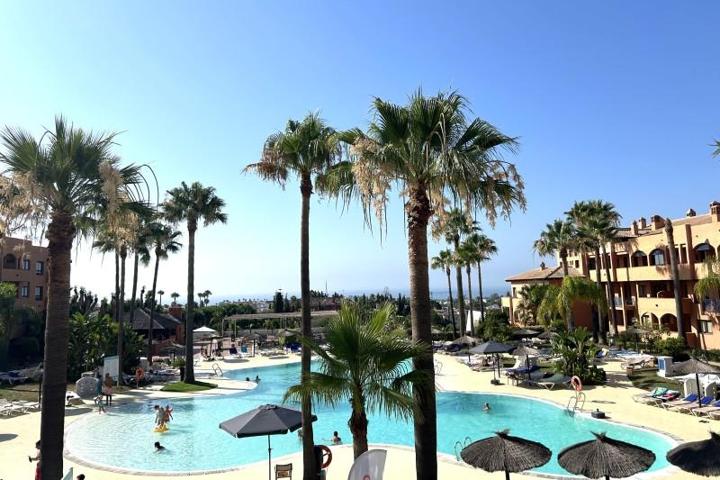 Apartamento en venta en Estepona, Whater Gardens photo 0