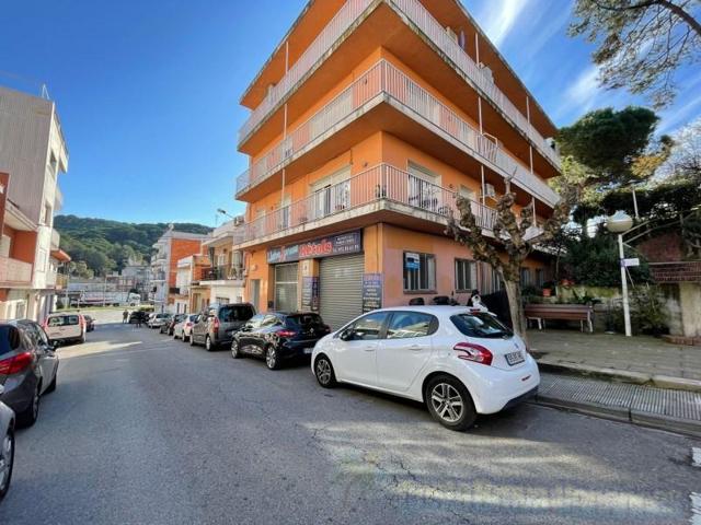 Local comercial en venta en Blanes photo 0