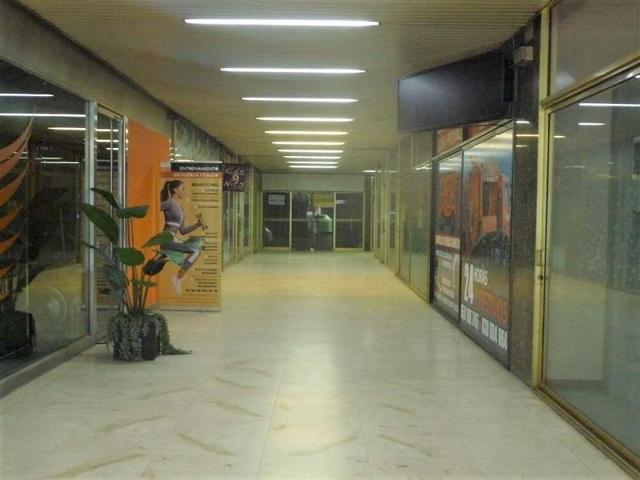 Local comercial en venta en León, Centro photo 0