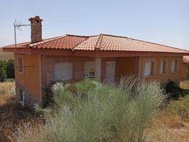 Chalet en venta en Lucillos, Calle Suecia, 45684 photo 0