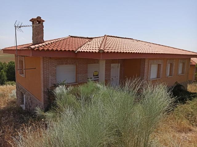 Chalet en venta en Lucillos, Calle Suecia, 45684 photo 0
