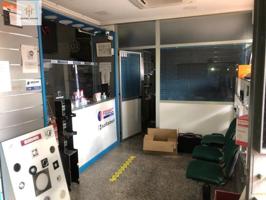 Local comercial en venta en Cáceres, Centro photo 0