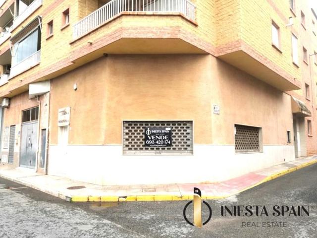 Local comercial en venta en Los Montesinos photo 0