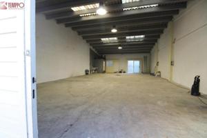 Nave industrial en venta en Bellvei, Centro photo 0