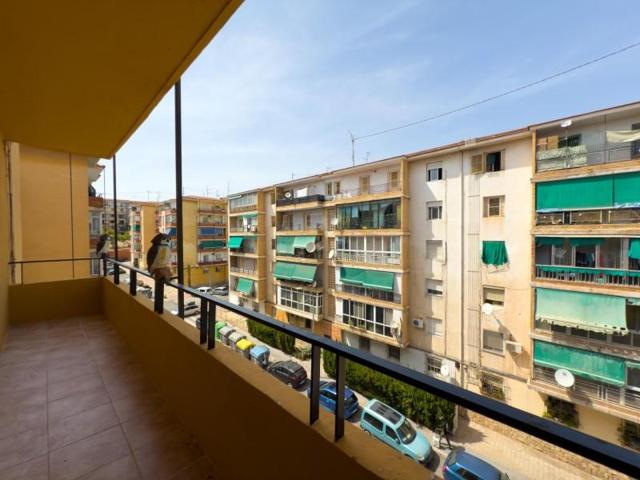Apartamento en venta en Alicante, Virgen del Remedio-Parque lo Morant photo 0