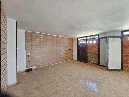 Local comercial en venta en Segur de Calafell, Centro photo 0