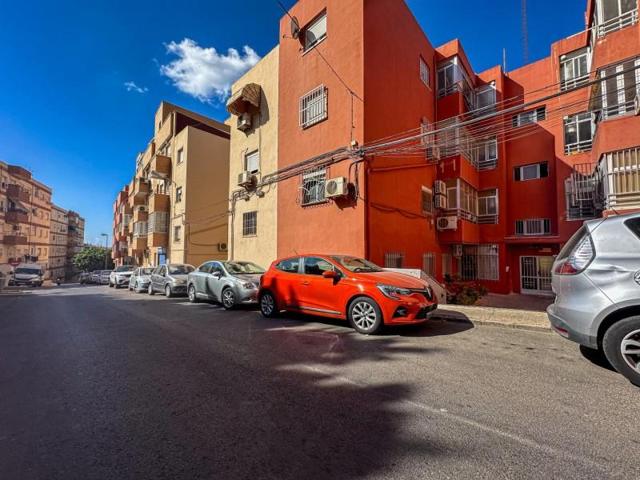 Piso en venta en Almería, Barrio san luis photo 0