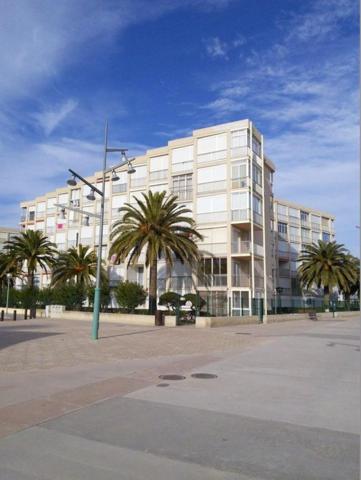 Apartamento en venta en La Pineda, Primera linea de playa la pineda photo 0