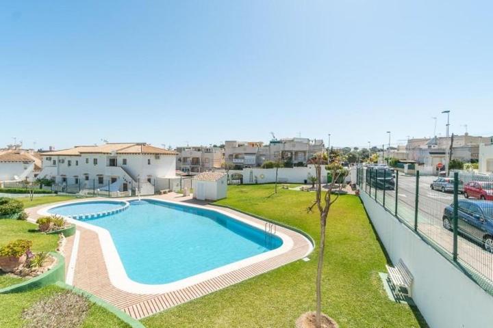 Bungalow en venta en Torrevieja, Los balcones photo 0