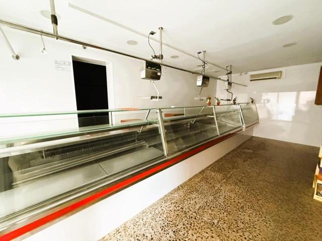 Local comercial en venta en Sabadell, Els merinals photo 0