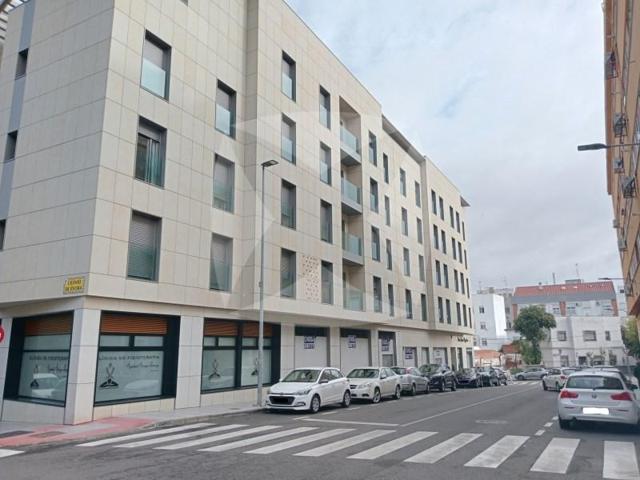 Local comercial en venta en Badajoz photo 0