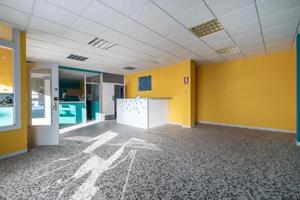 Local comercial en venta en Loja, Loja photo 0