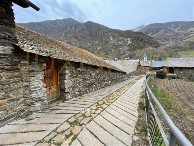 Casas de pueblo en venta en Alt Àneu photo 0
