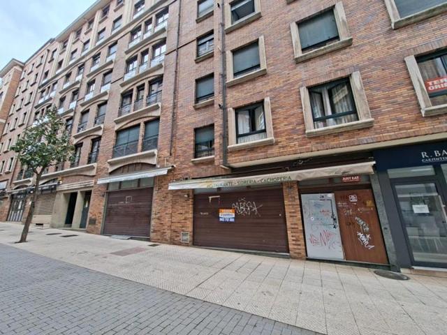 Local comercial en venta en Oviedo, Centro photo 0