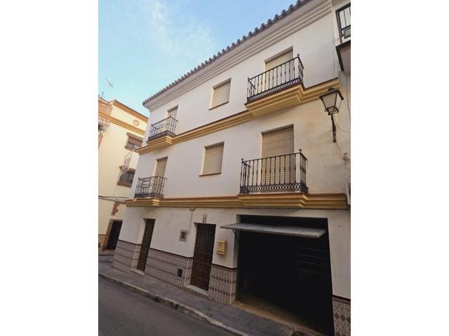 Casa en venta en Benamocarra photo 0