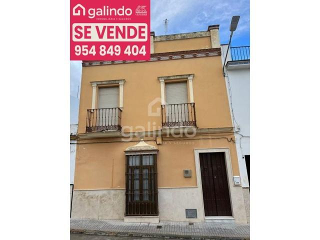 Casa en venta en Paradas photo 0