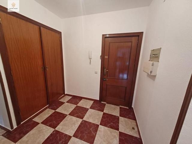 Piso en venta en Malpartida de Cáceres, Junto al polideportivo photo 0