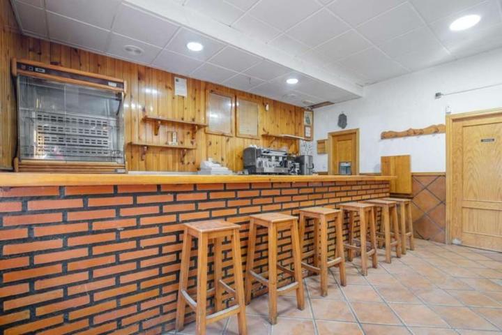 Local comercial en venta en Granada photo 0