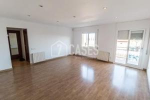 Piso en venta en Mataró, Cerdanyola photo 0