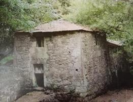 Edificio en venta en Friol photo 0