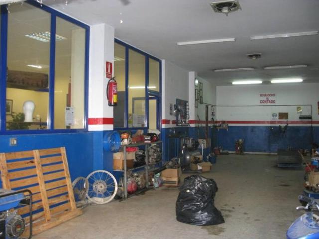 Local comercial en venta en Loja, Parque de los Angeles photo 0