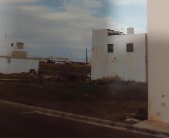 Terreno en venta en Arrecife photo 0