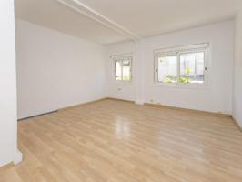 Piso en venta en Sant Vicenç dels Horts photo 0