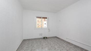 Piso en venta en L'Hospitalet de Llobregat, La Florida photo 0