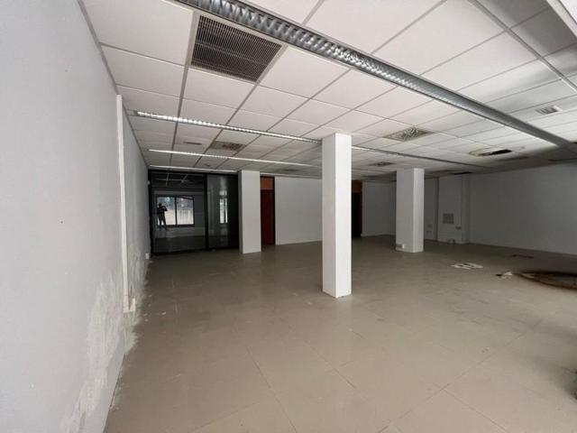 Local comercial en venta en Torredembarra, CENTRO photo 0