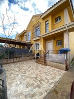 Adosada en venta en Manzanares, Parque de Bomberos photo 0