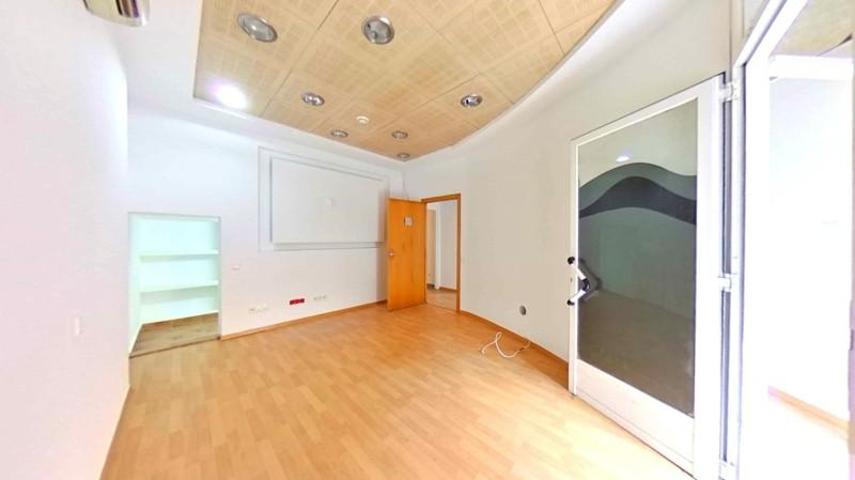 Local comercial en venta en Sabadell, Can Rull photo 0