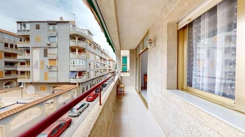 Apartamento en venta en Torrevieja, Centro photo 0