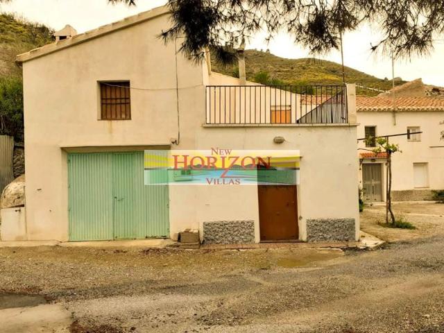 Casa con terreno en venta en Oria photo 0