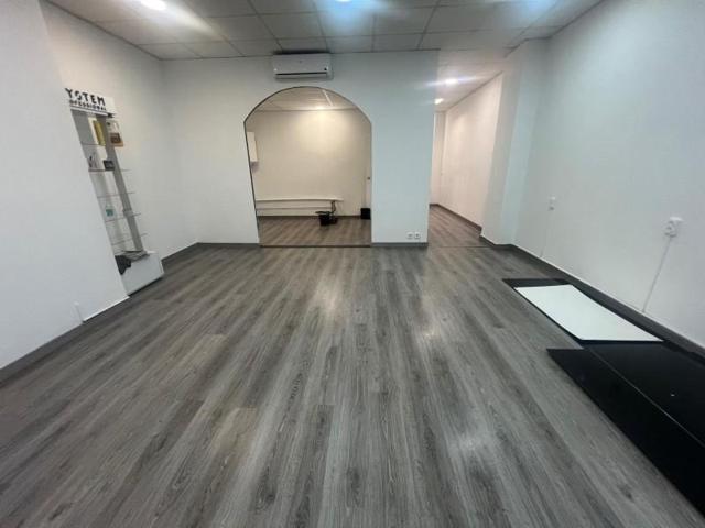 Local comercial en venta en Sabadell, Can rull photo 0