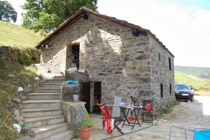 Casa con terreno en venta en San Pedro del Romeral, Vegalosvados photo 0