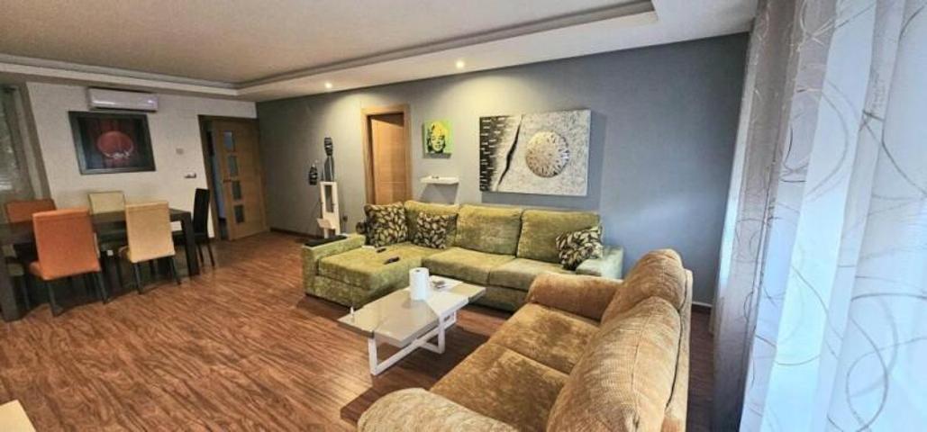 Piso en venta en Yecla photo 0