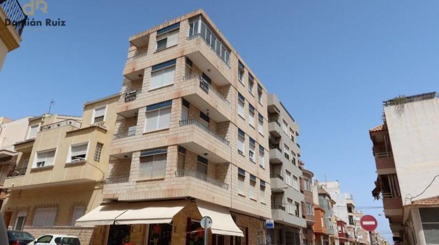 Apartamento en venta en Guardamar del Segura, Centro-playa photo 0