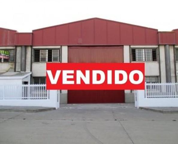 Nave industrial en venta en Villares de la Reina, P.I Los Villares photo 0