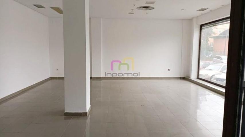 Local comercial en venta en Badajoz, Valdepasillas photo 0