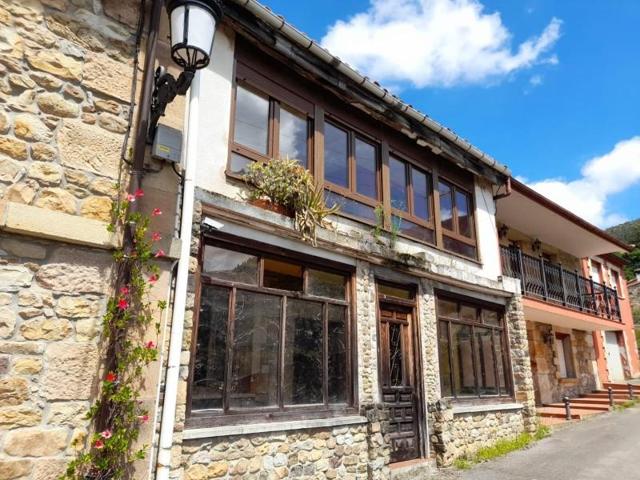 Adosada en venta en Santa María de Cayón, Lloreda photo 0