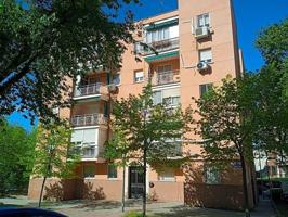 Piso en venta en Madrid, Calle de Puentelarra, 28031 photo 0
